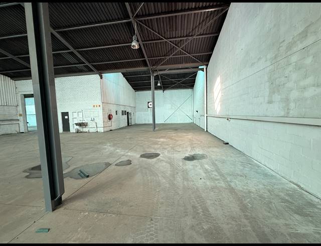 1,300M² WAREHOUSE FOR SALE IN BLACKHEATH INDUSTRIAL